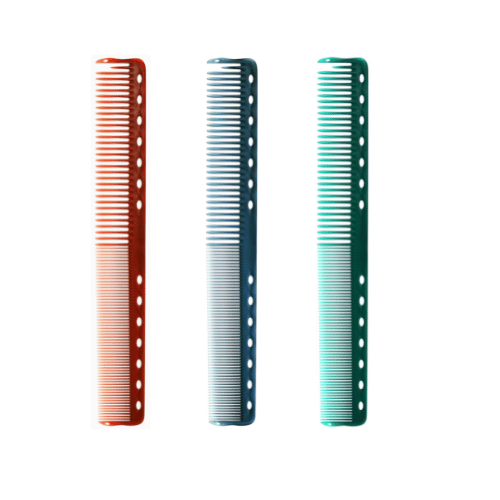 Y.S.PARK - Nr. s339                                                                                                               YS-S339 är en smalare version av orginalkammen 339. Den är speciellt framtagen till korta hår då den är mycket tunnare och plattare. Den har en konkav topp för att mäta ut 90 grader. Bra till skadade och fina hår. Perfekt för sax över kam då du kan klippa en väldigt nära finishklippning. Perfekt för barberare. Längd: 175 mm Vikt: 7,5g