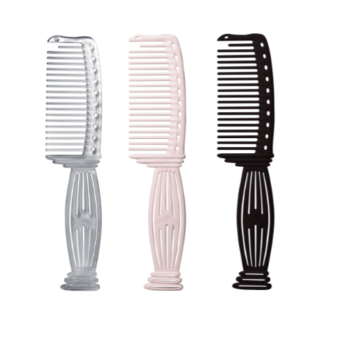 Y.S.PARK - Nr. 606                                                                                                          Kammen är perfekt vid klippning, att använda vid schamponering, färgning och vid inpackningar. Reder ut håret precis som att du använt fingrarna, funkar både på torrt och blött hår. Kan även användas som jumbo klippkam tack vare dess egenskap med minskade avstånd mellan tänderna. Första tanden är kortare för att enkelt kunna dela håret.