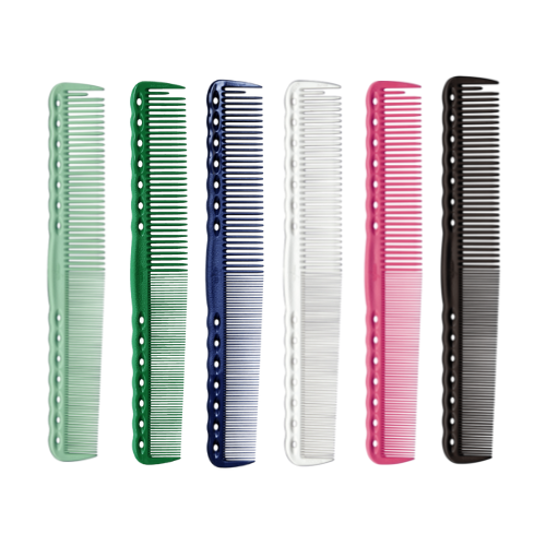 Y.S.PARK - Nr. 334                                                                                                      Klippkammen som är en stor favorit hos många. Kammen har en rygg som är längre, tjockare och bredare än YS-339 för att ge ett bättre grepp och enklare kamning. Ryggen har även en vågig yta för bättre grepp. En mångsidig kam designad för alla kunskapsnivåer.