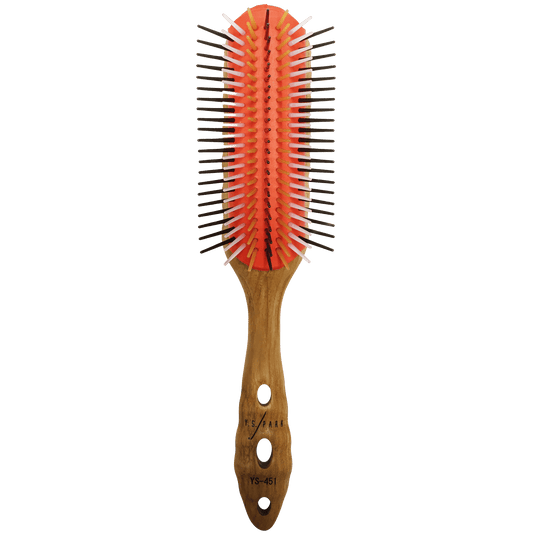 Y.S.PARK - Nr. 451                                                                                                                                       En perfekt borste för att räta ut kort till medellångt hår, samt luggar. De olika stiftraderna har olika färg för att på ett enkelt sätt kunna användas i utbildningssyfte. Borsten är tillverkad av teakträ och stiften av polyamid. Basen består av ett gummi som har samma hållbarhet som en barnnapp vilket ger borsten en mer flexibel känsla.