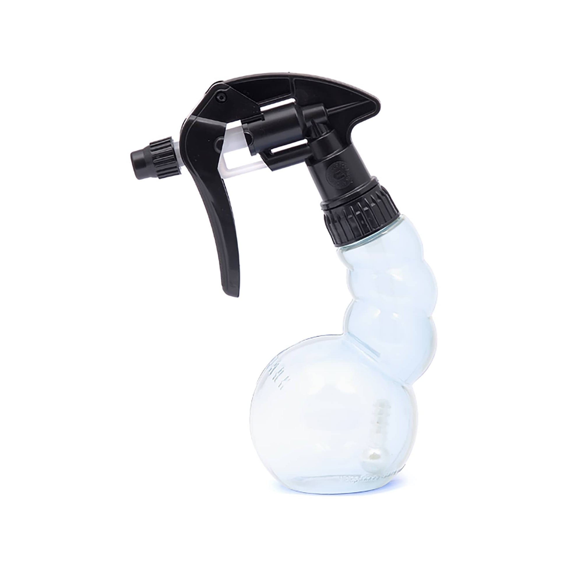 Y.S.PARK - Sprayer                                                                                                                          Sprayflaskan som står ut jämfört med sina konkurrenter. Tillverkad av mycket hållbart och värmetåligt material. Denna sprayflaska har en unik egenskap av en tennvikt i änden av röret som gör att du kan spraya i alla vinklar till sista droppen. Den inte bara följer vinkel på vattnet, den har egenskaper som motverkar orenheter i vattnet som klor.