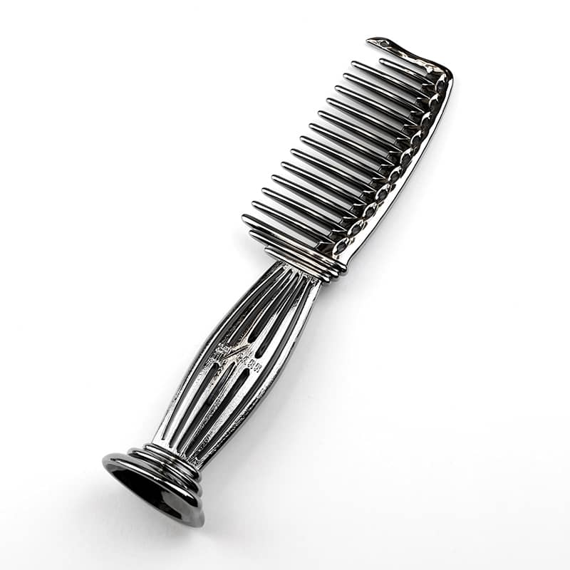 Parthenon serien kommer inspirationen till designen från Parthenontemplena i Grekland 628 kan stå både vertikalt och horisontellt tack vare dess speciella ände på handtaget. Kammen passar till klippning och schamponering Reder ut håret precis som om du använt fingrarna Funkar både i torrt och blött hår Första tanden är kortare för enkelt kunna dela upp håret Anti-statisk Färgen GOLD har dessutom en ytbehandling som är 100% polerad med 24K guld!!!!