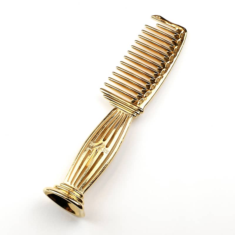 Parthenon serien kommer inspirationen till designen från Parthenontemplena i Grekland 628 kan stå både vertikalt och horisontellt tack vare dess speciella ände på handtaget. Kammen passar till klippning och schamponering Reder ut håret precis som om du använt fingrarna Funkar både i torrt och blött hår Första tanden är kortare för enkelt kunna dela upp håret Anti-statisk Färgen GOLD har dessutom en ytbehandling som är 100% polerad med 24K guld!!!!