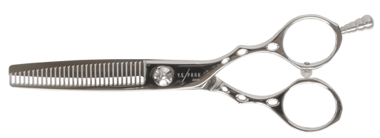 Y.S.PARK - Effileringssax ATR30 Kambladet tar bort hårets vikt utan att skada hårets yta. Perfekt för en naturlig finish och torrklippning utan att trassla till håret. Det stora antalet tänder (30) på kambladet gör snittlinjen osynlig för att skapa naturlig struktur.  (Klipper bort: 15%)