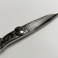 YSPARK - Klippsax Damascus  Storfavoriten och saxarna lyxigaste val är Damascus. Saxen är gjort av Damascusstål och har 16 lager av hårt och mjukt stål. Den har intrigerat smide från handtaget till spetsen. Det är mindre vibrationer vid öppning och stängning för en flexibel klippning och mjukare klipp. Detta är en sax som passar till allt från exakta klippningar till uppklippningar och slide cut. 